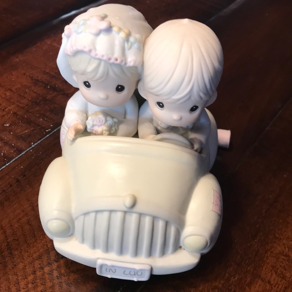 PRECIOUS MOMENTS Wedding Cake Topper